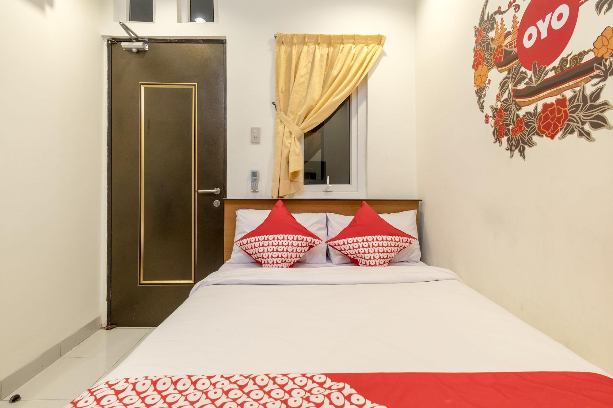 Oyo 294 Andrea Residence Syariah Медан Екстериор снимка