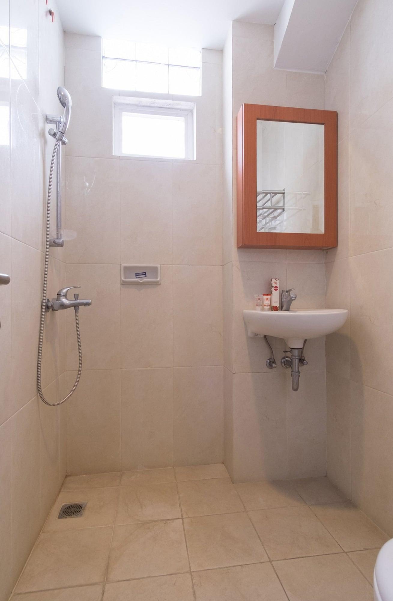 Oyo 294 Andrea Residence Syariah Медан Екстериор снимка