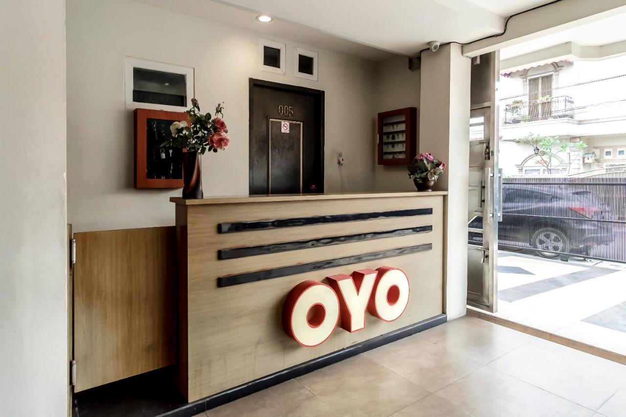 Oyo 294 Andrea Residence Syariah Медан Екстериор снимка