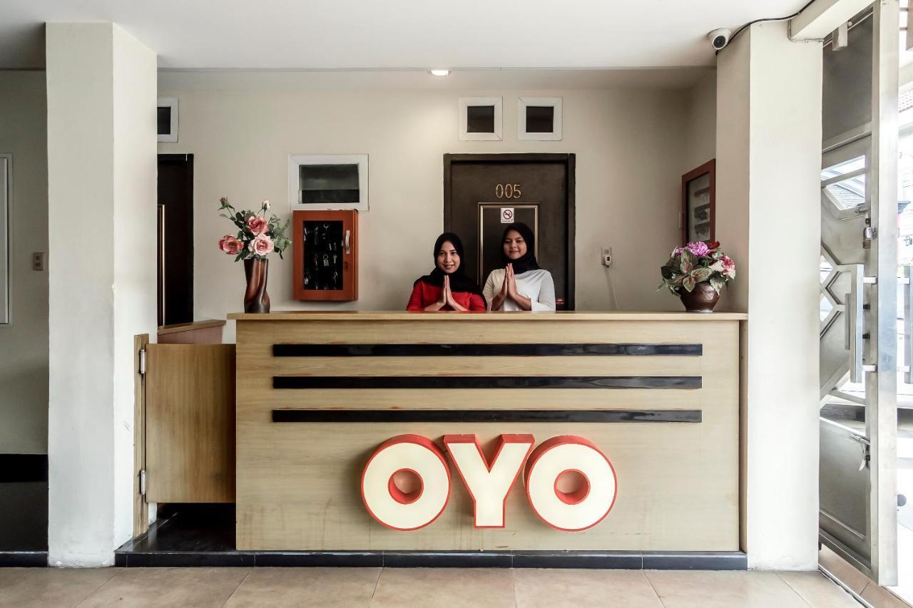 Oyo 294 Andrea Residence Syariah Медан Екстериор снимка