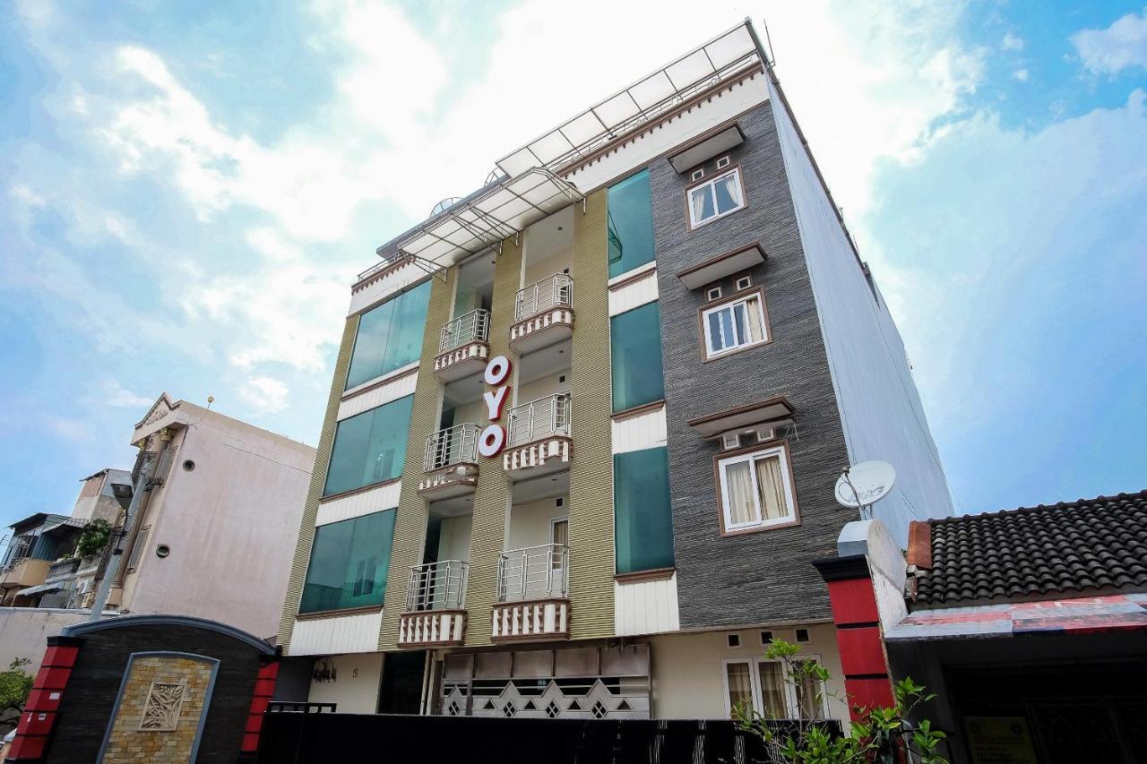 Oyo 294 Andrea Residence Syariah Медан Екстериор снимка