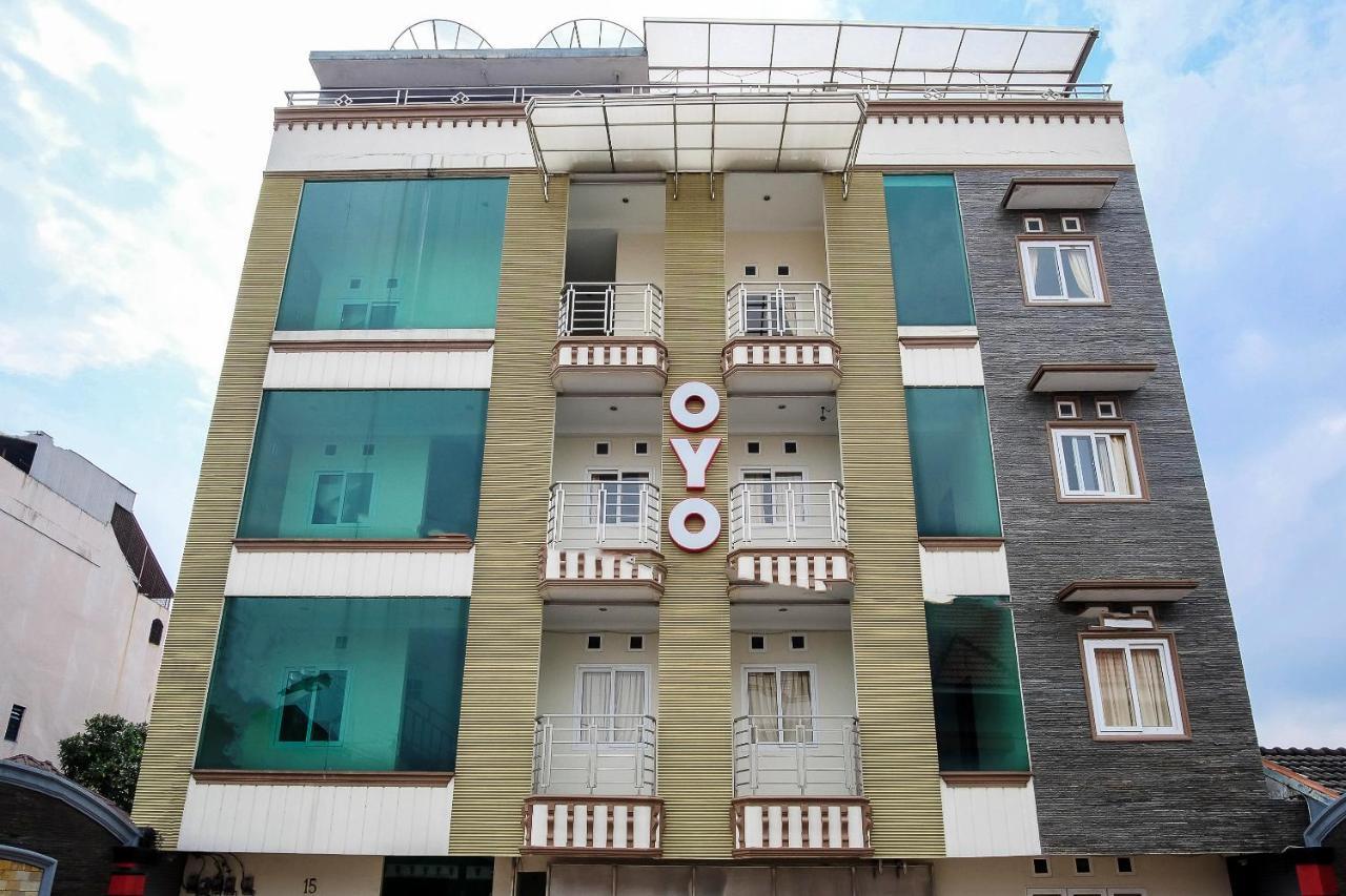 Oyo 294 Andrea Residence Syariah Медан Екстериор снимка