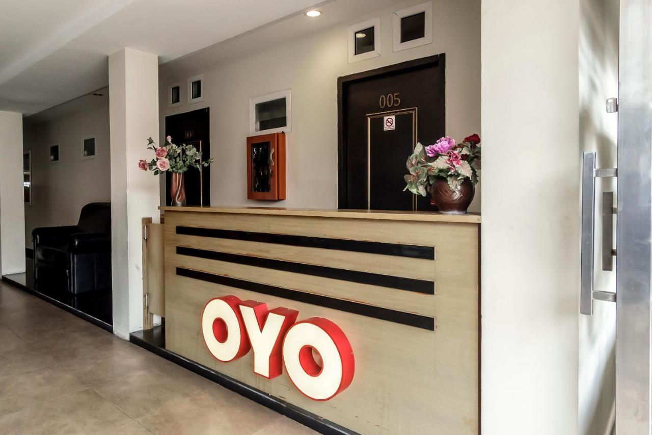 Oyo 294 Andrea Residence Syariah Медан Екстериор снимка