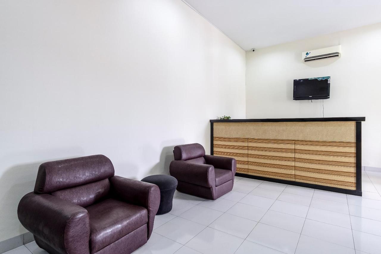 Oyo 294 Andrea Residence Syariah Медан Екстериор снимка